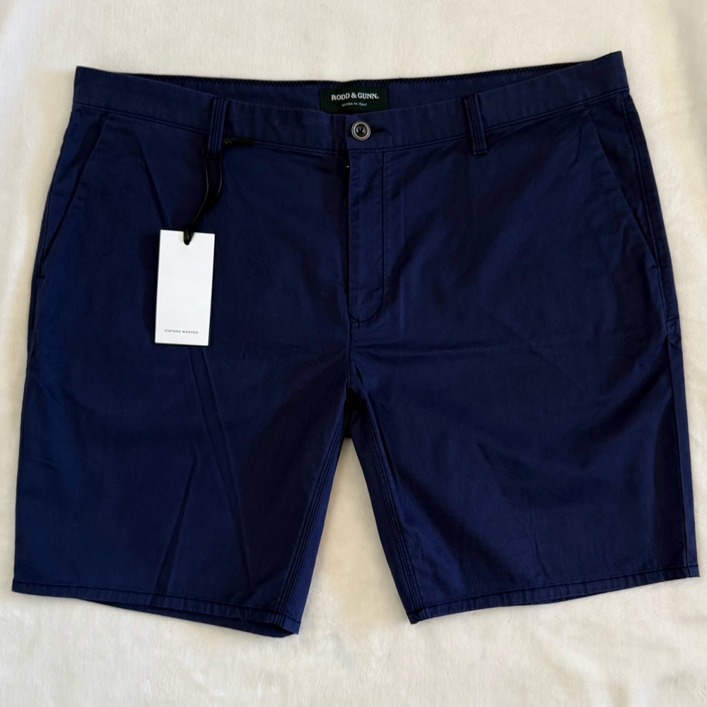Rodd & Gunn 9" Flat Front Shorts - Navy. Size 40